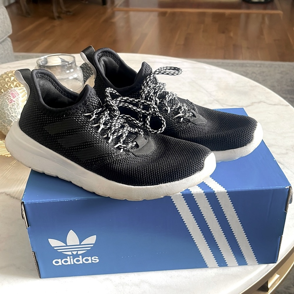 Size 7 1/2 Ladies Adidas Tennis Shoes